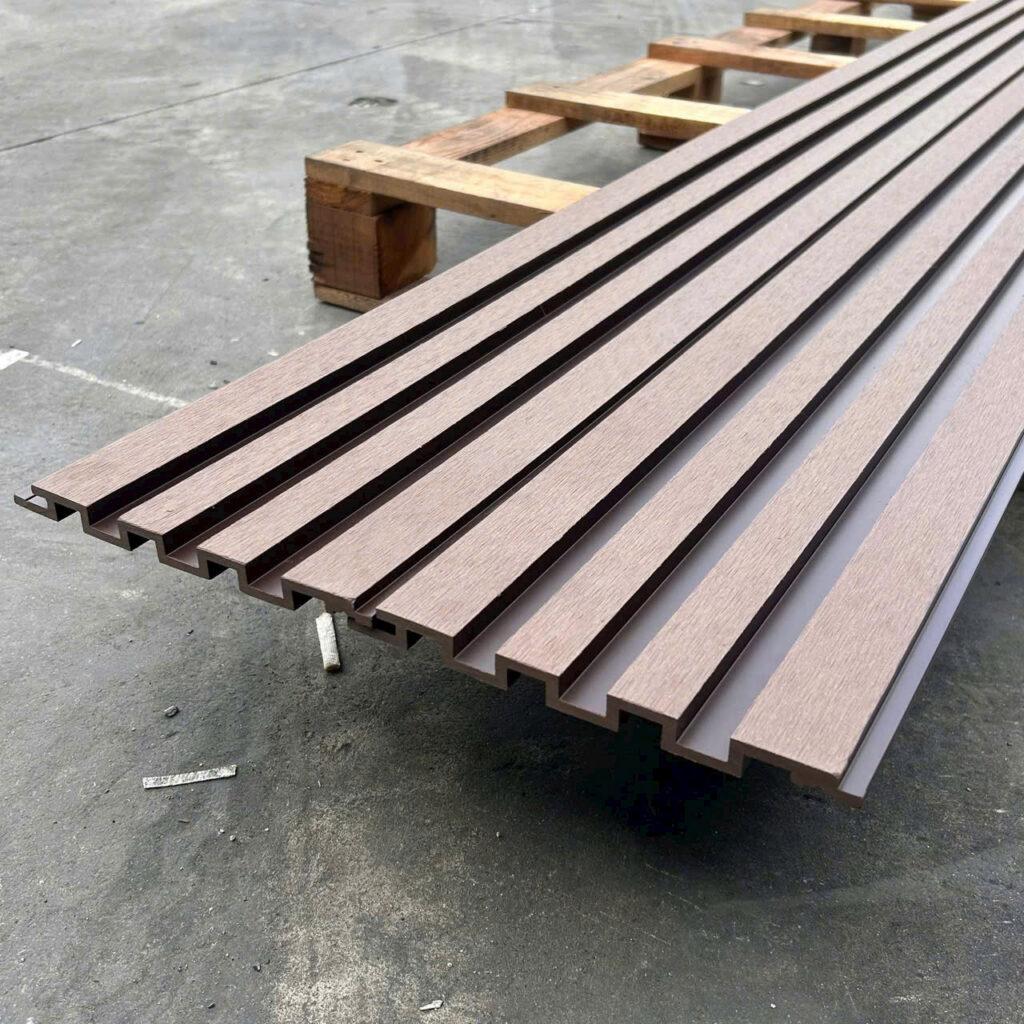 Lam 4 sóng 2 mặt 200×17×2900 mm tông Cafe trung — Nhật Thành Home