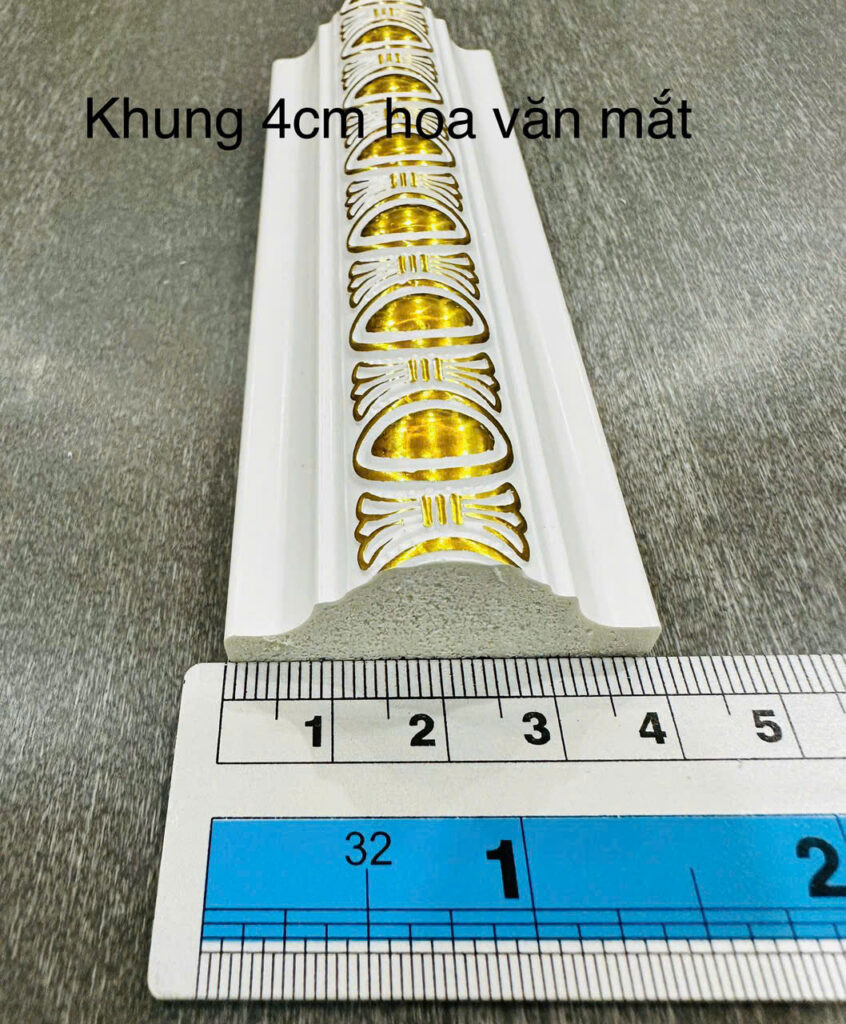 Phào chỉ nhựa PS trắng hoa văn vàng 4 cm — Nhật Thành Home
