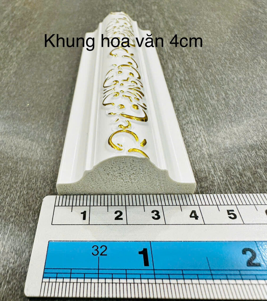 Phào chỉ nhựa PS trắng hoa văn vàng 4 cm — Nhật Thành Home