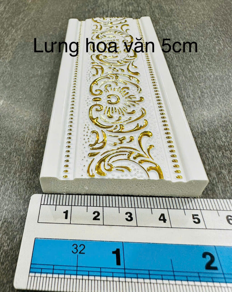 Phào chỉ nhựa PS trắng hoa văn vàng 5 cm — Nhật Thành Home