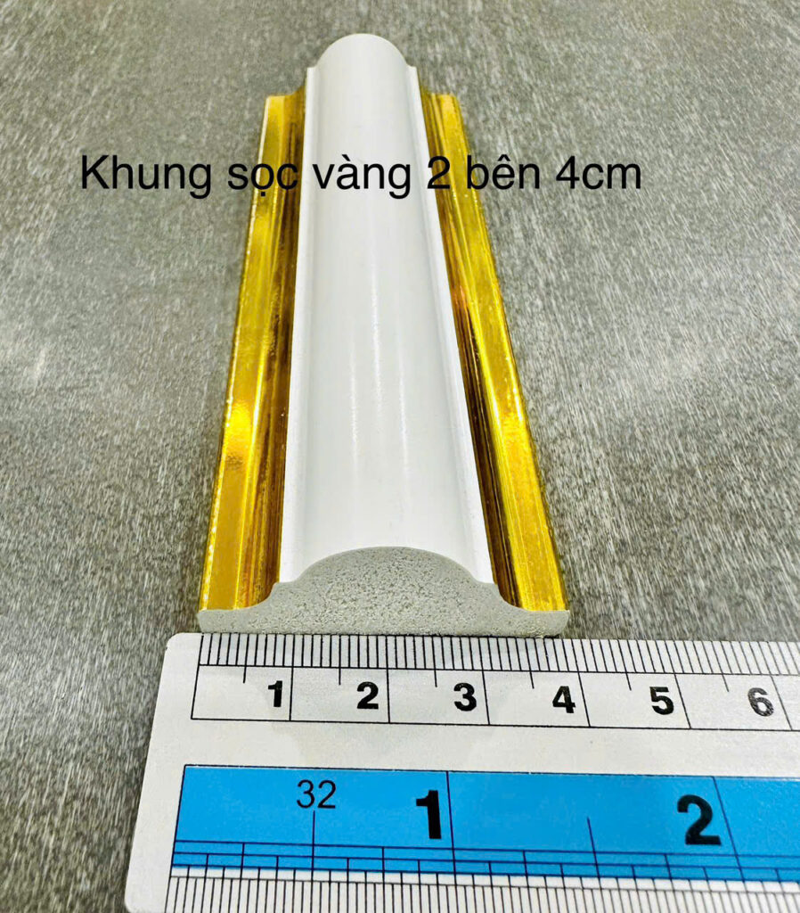 Phào chỉ nhựa PS trắng sọc vàng 4 cm — Nhật Thành Home