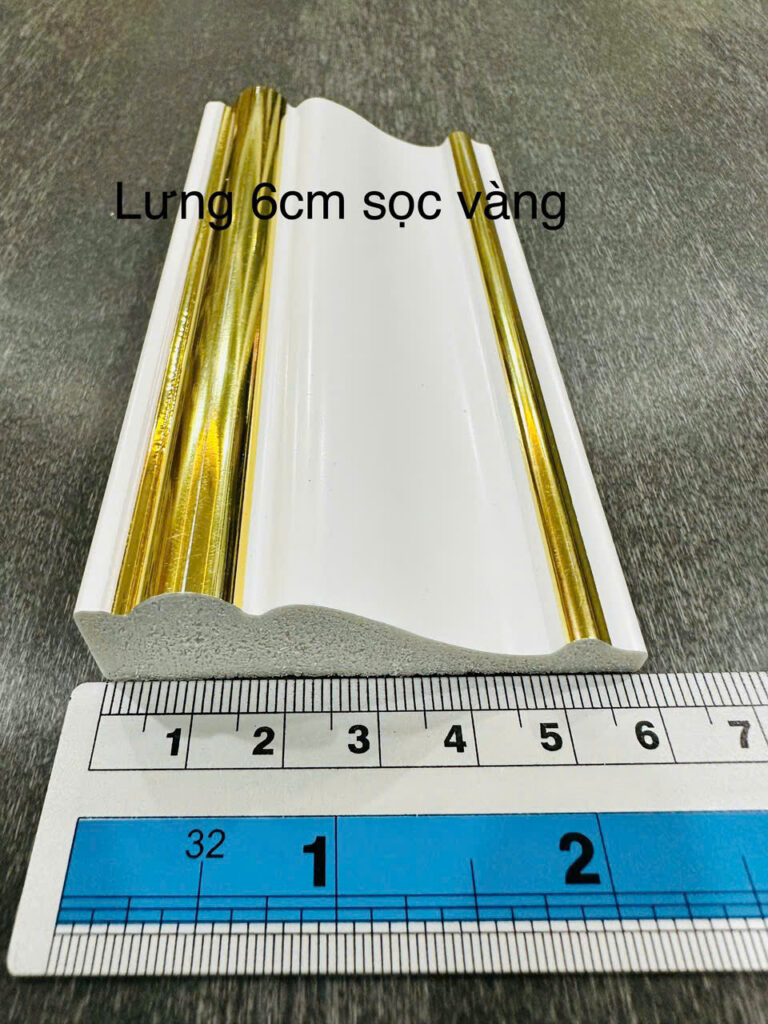Phào chỉ nhựa PS trắng sọc vàng 6 cm — Nhật Thành Home