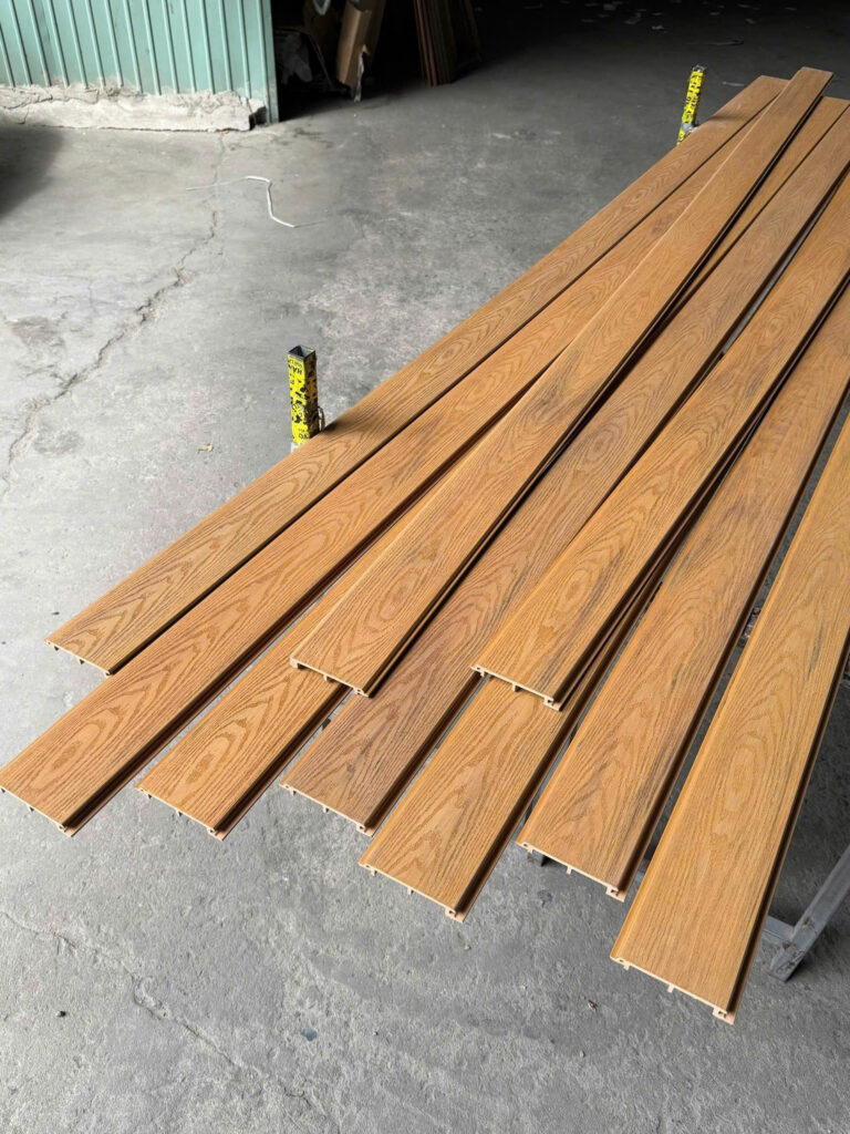 Tấm ốp 1 sóng ngoài trời 2D WPC 145×19×2900 mm tông Teak nhạt — Nhật Thành Home
