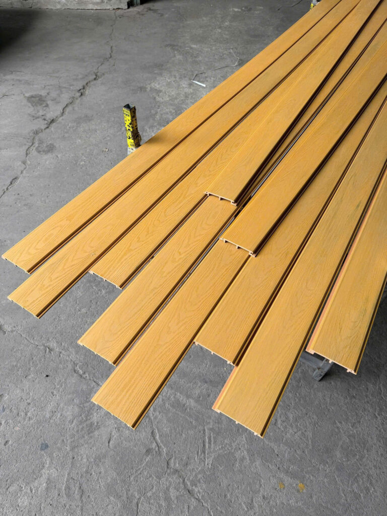 Tấm ốp 1 sóng ngoài trời 2D WPC 145×19×2900 mm tông Vàng sồi — Nhật Thành Home