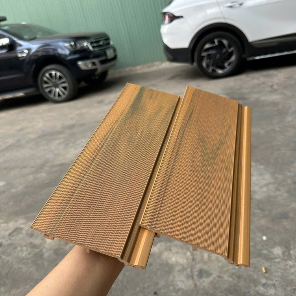 Ốp 1 sóng ASA 100×16×2900 mm tông Teak vân đậm — Nhật Thành Home
